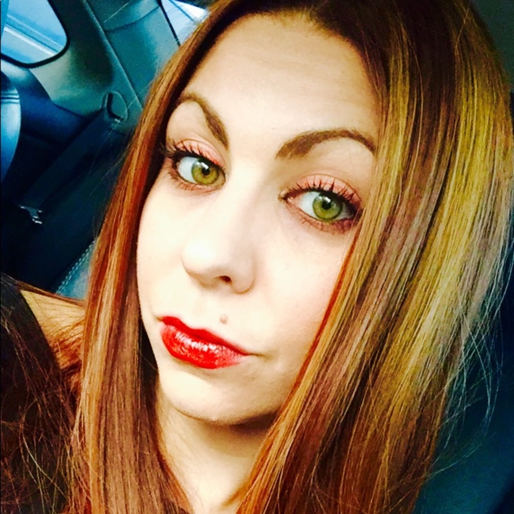 Meet your Posher, Alicia